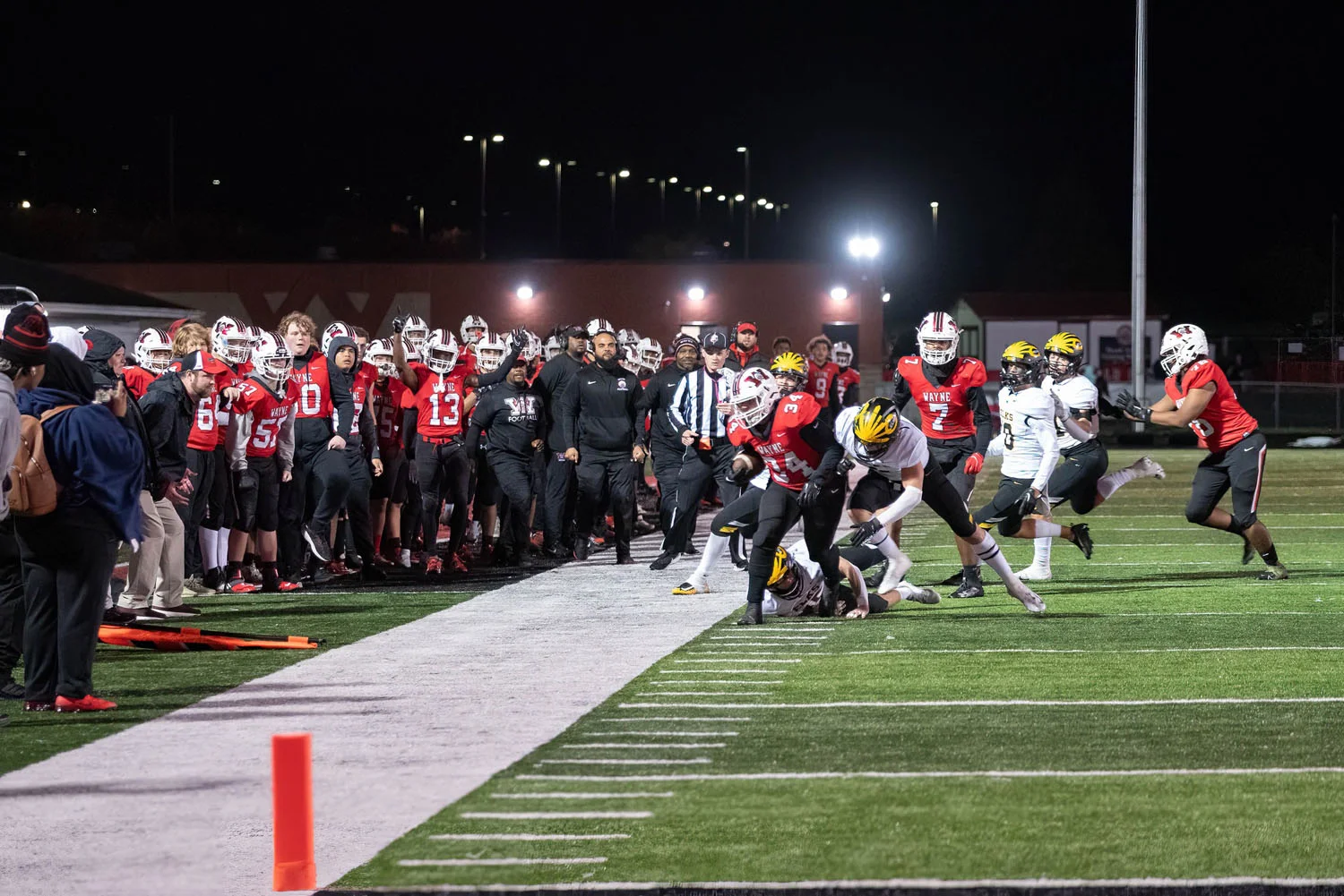 Wayne RB running the ball and getting knocked out of bounds