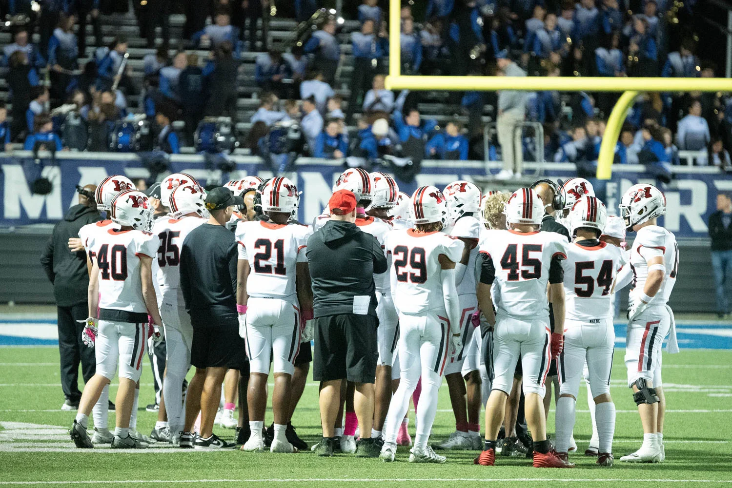 Wayne huddle during timeout